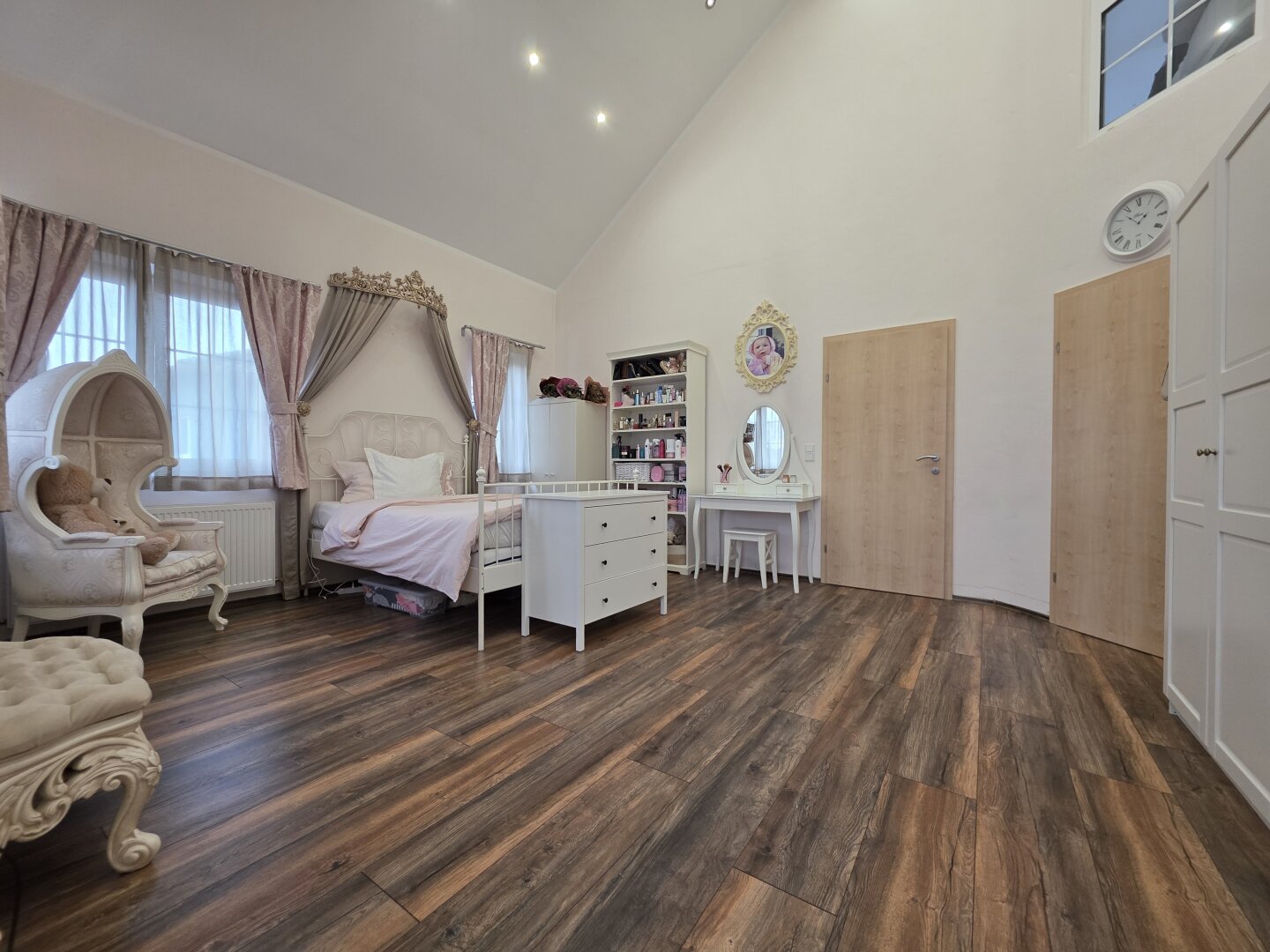 PREMIUM-Wohnhaus in Marchtrenk mit Doppelgarage, Balkon(e), Terrasse, Grillhaus, Keller!