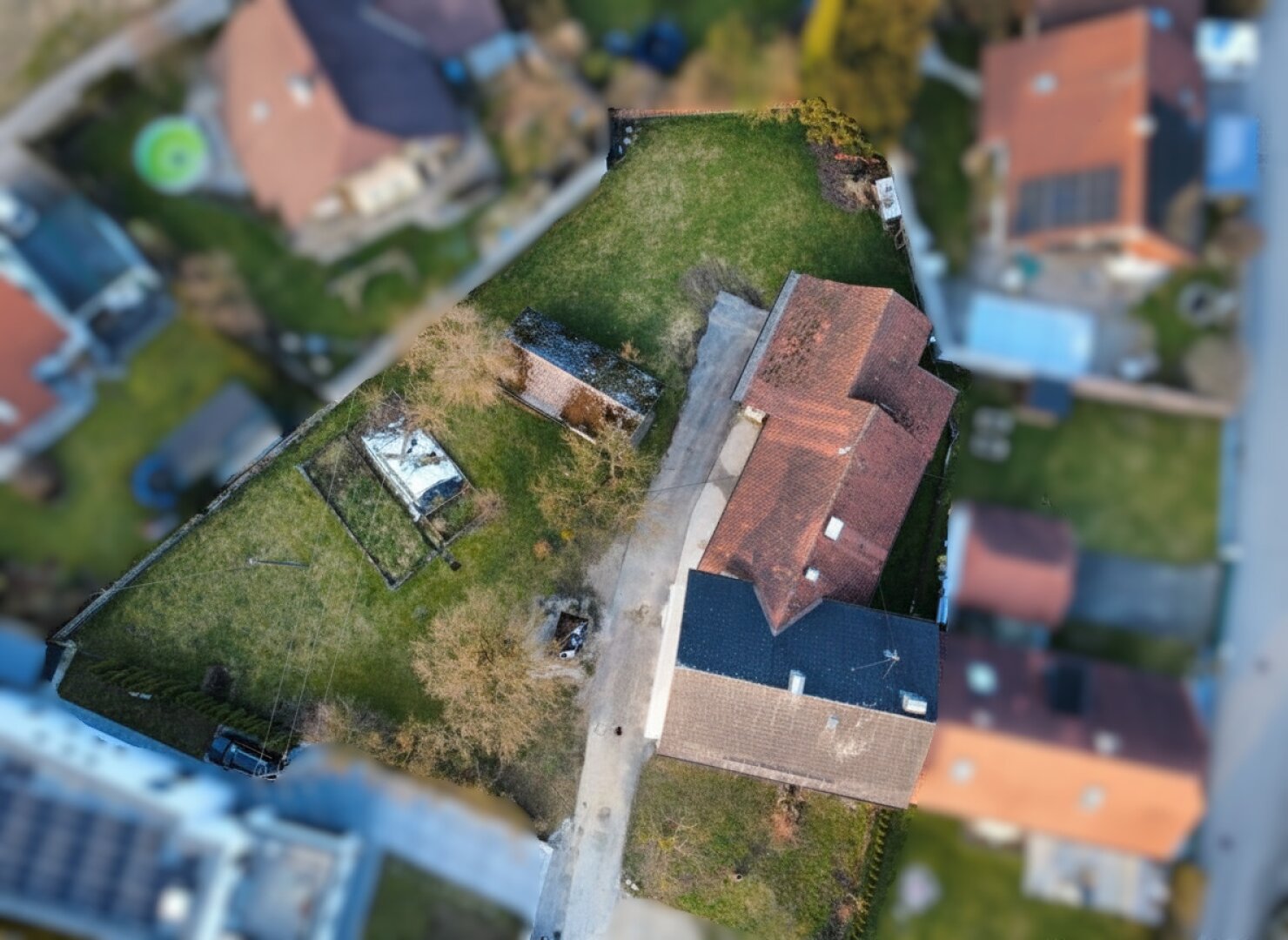 Haus mit schönen Garten zum Finalisieren!