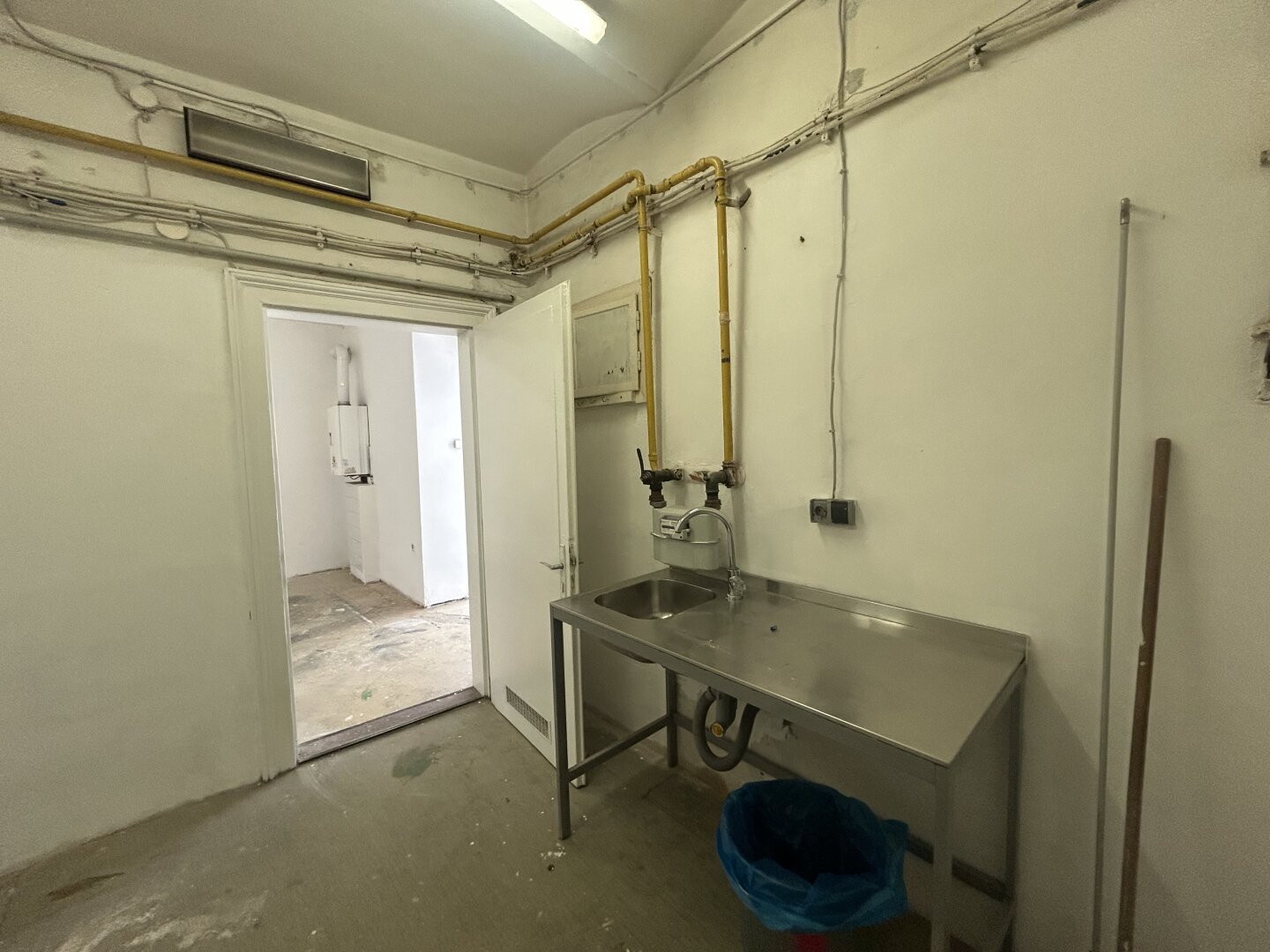 Geschäftslokal direkt am Aumannplatz – vielseitig nutzbar | 1180 Wien