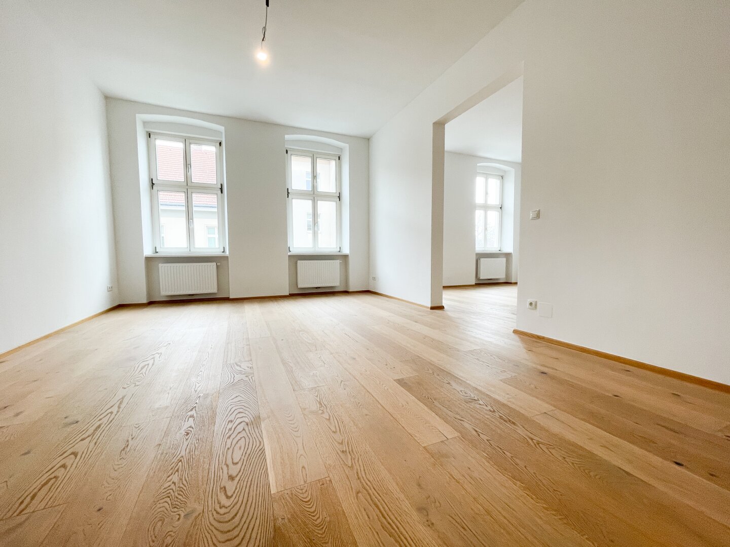ERSTBEZUG NACH SANIERUNG: geräumige 2-Zimmerwohnung Nähe Adele-Jellinek-Park