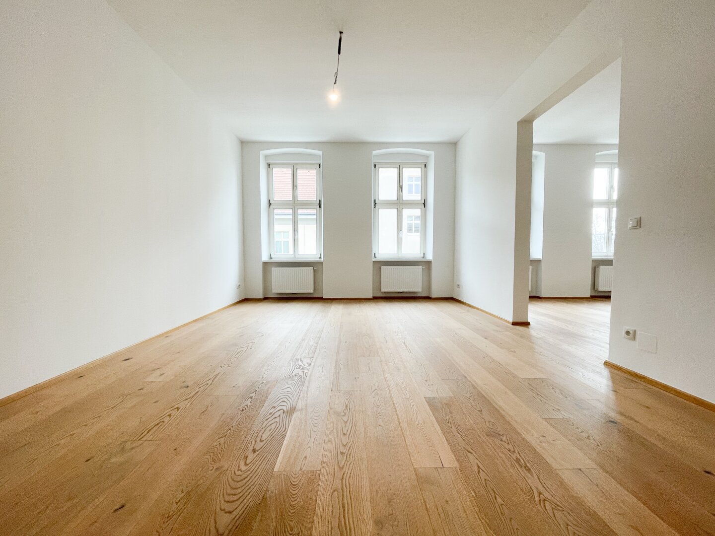 ERSTBEZUG NACH SANIERUNG: geräumige 2-Zimmerwohnung Nähe Adele-Jellinek-Park