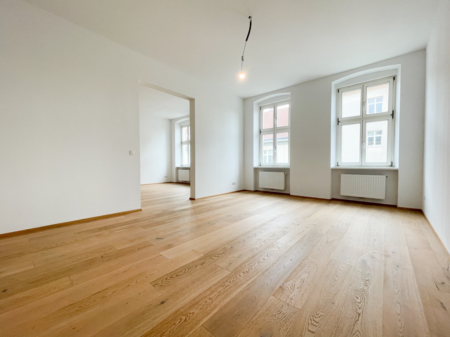 ERSTBEZUG NACH SANIERUNG: geräumige 2-Zimmerwohnung Nähe Adele-Jellinek-Park