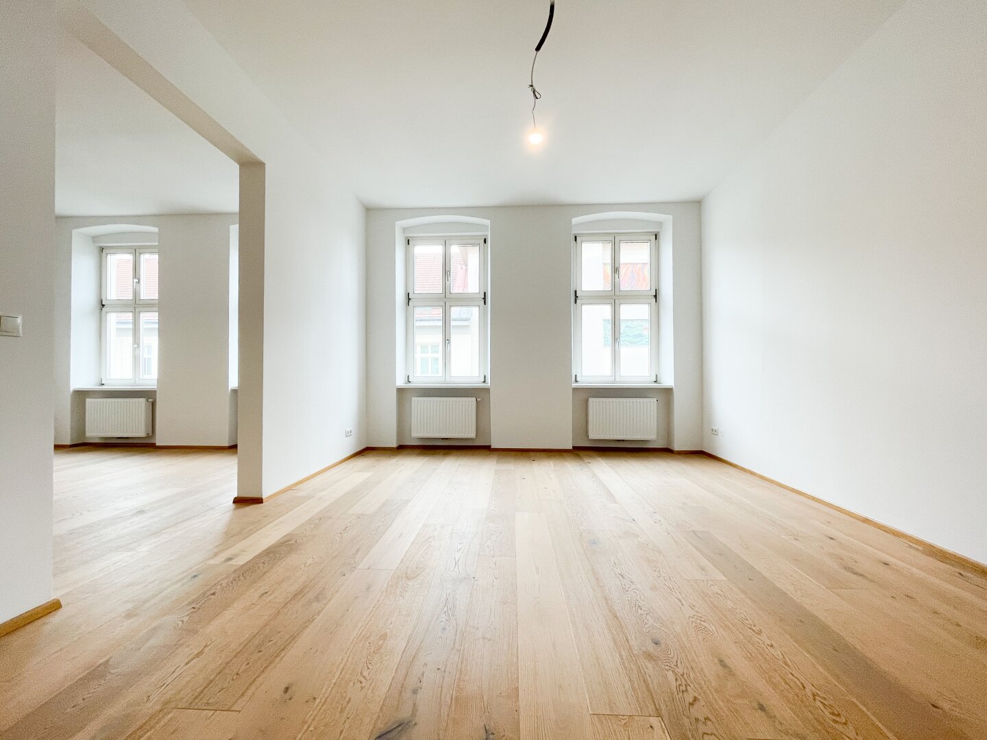 ERSTBEZUG NACH SANIERUNG: geräumige 2-Zimmerwohnung Nähe Adele-Jellinek-Park