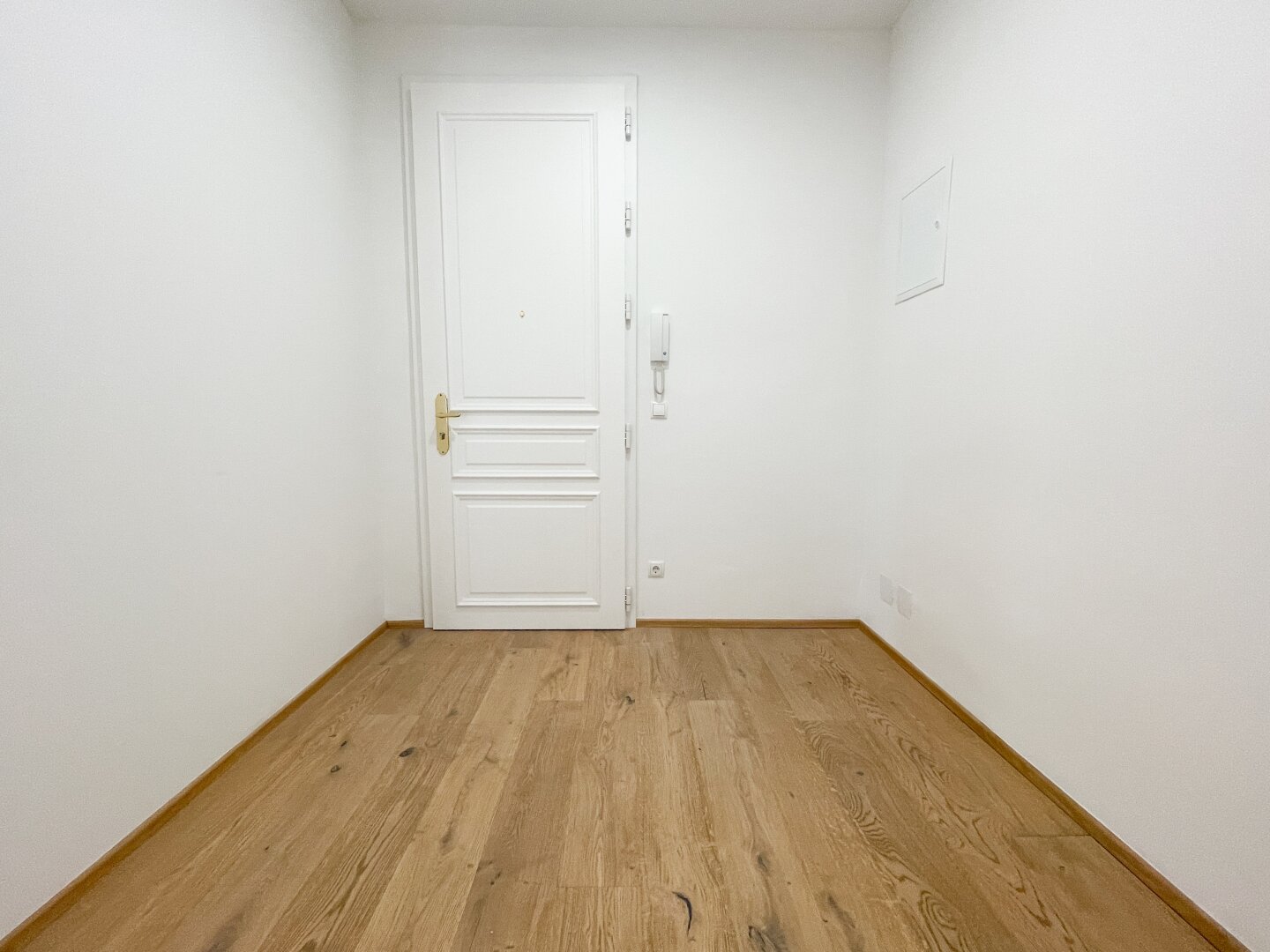 ERSTBEZUG NACH SANIERUNG: geräumige 2-Zimmerwohnung Nähe Adele-Jellinek-Park
