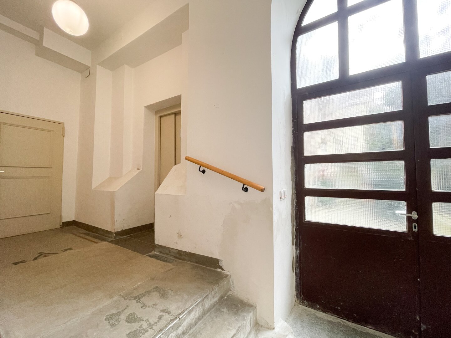 ERSTBEZUG NACH SANIERUNG: geräumige 2-Zimmerwohnung Nähe Adele-Jellinek-Park