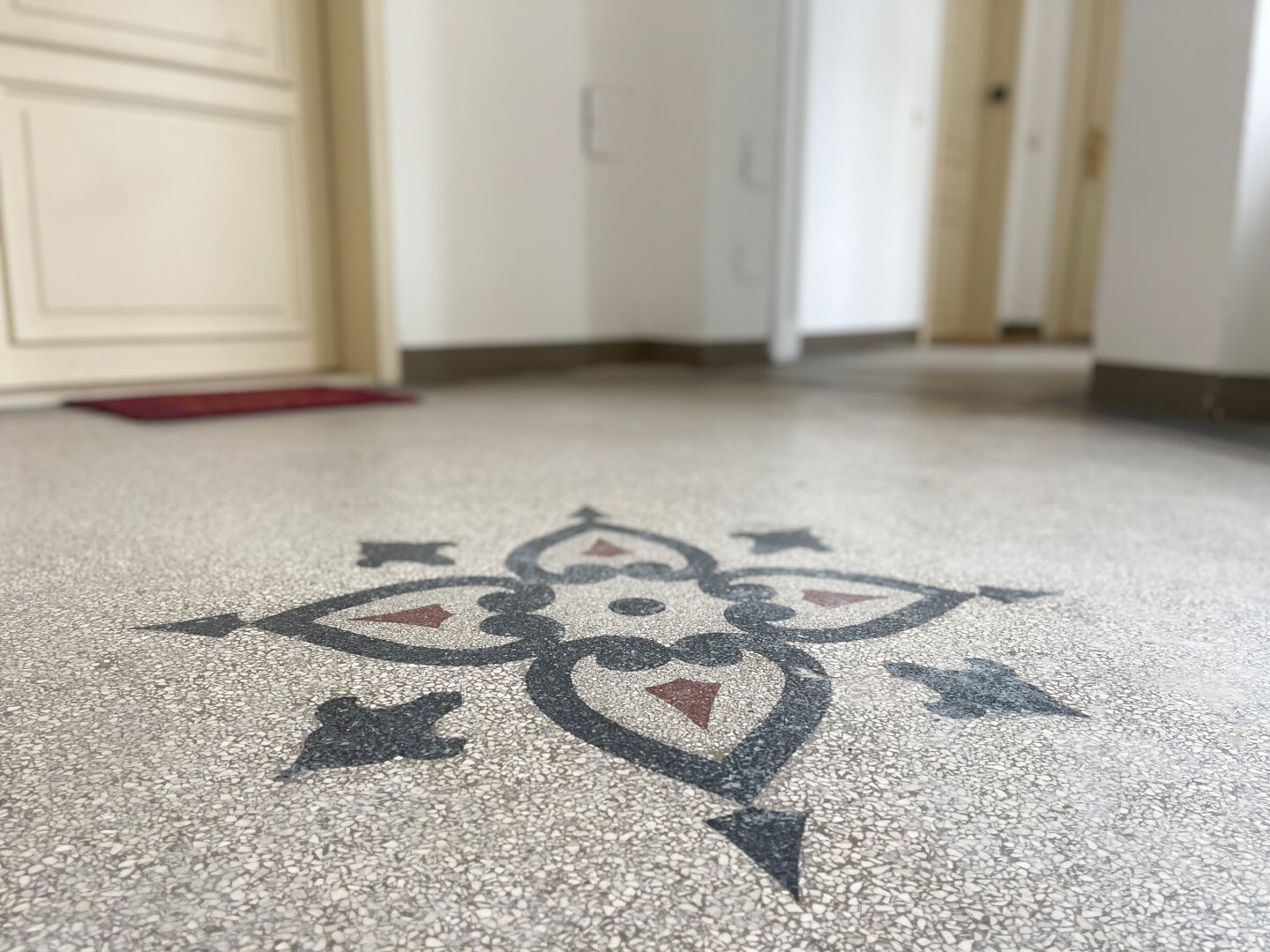 ERSTBEZUG NACH SANIERUNG: geräumige 2-Zimmerwohnung Nähe Adele-Jellinek-Park