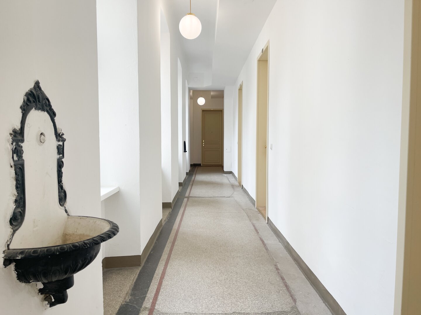 ERSTBEZUG NACH SANIERUNG: geräumige 2-Zimmerwohnung Nähe Adele-Jellinek-Park