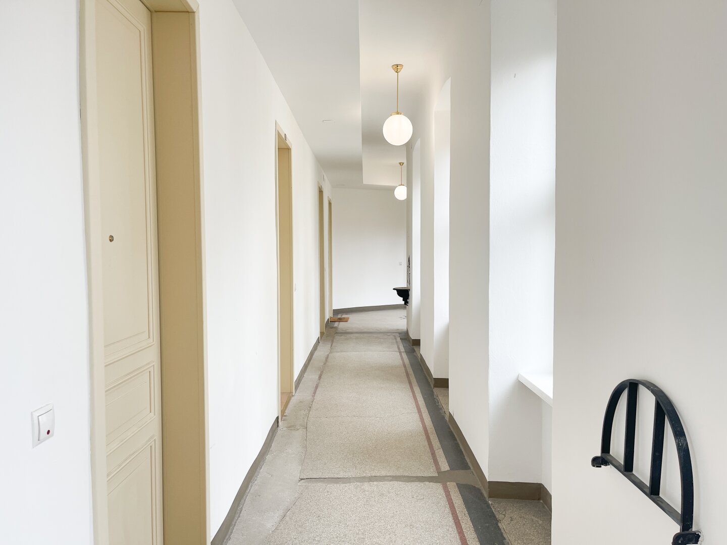 ERSTBEZUG NACH SANIERUNG: geräumige 2-Zimmerwohnung Nähe Adele-Jellinek-Park