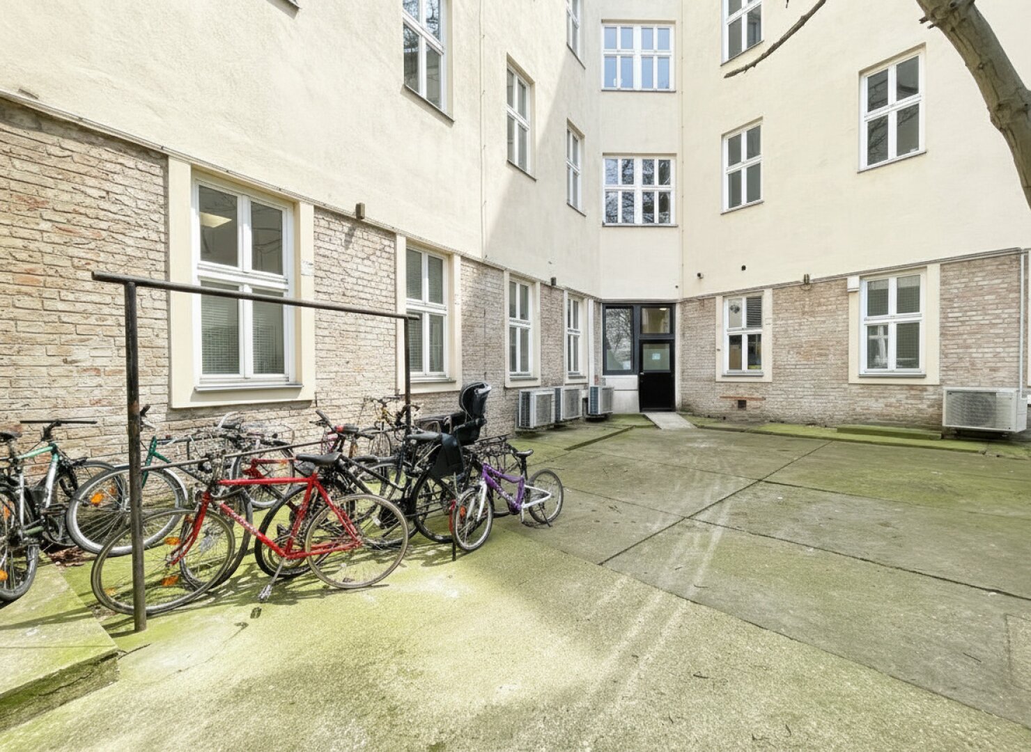 ERSTBEZUG NACH SANIERUNG: geräumige 2-Zimmerwohnung Nähe Adele-Jellinek-Park