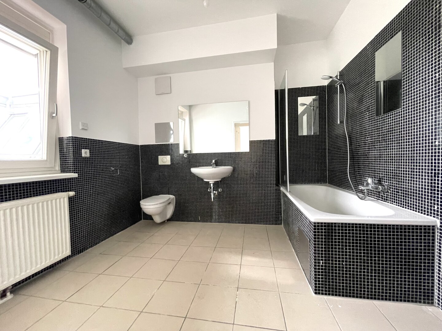 2-Zimmer  mit Loggia Nähe WÄHRINGER STRASSE!