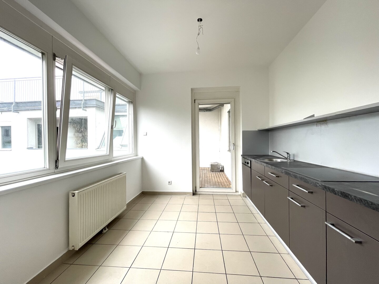 2-Zimmer  mit Loggia Nähe WÄHRINGER STRASSE!