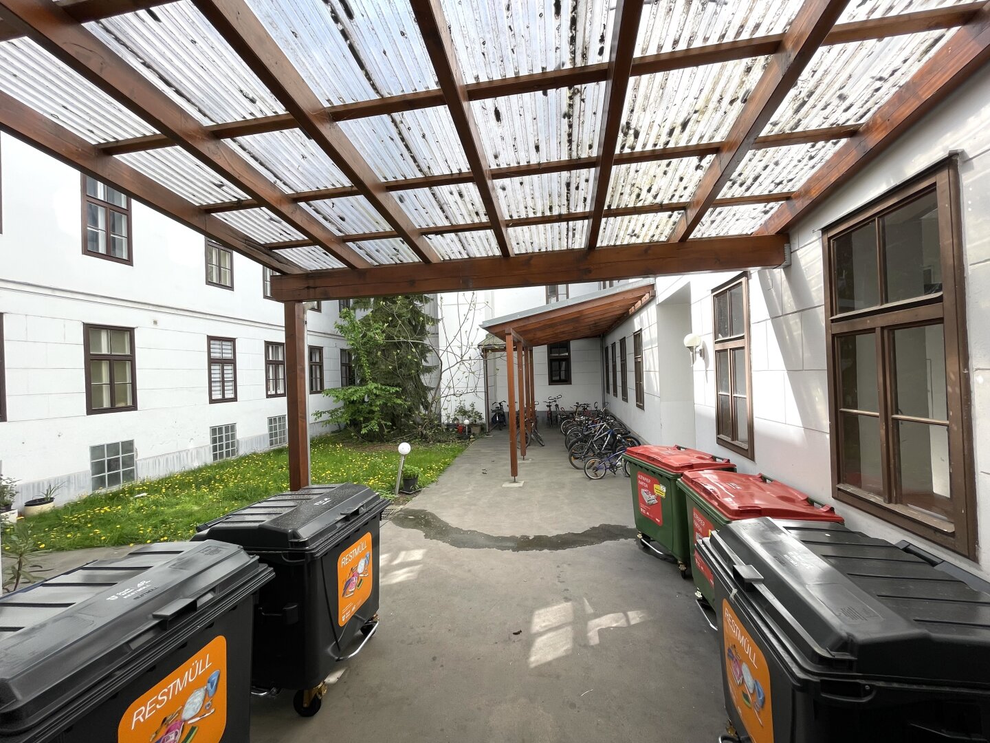 Rohdiamant im Altbau – Wohnung mit viel Charme und Gestaltungsmöglichkeiten