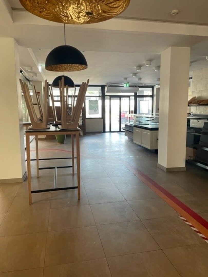 Moderne, neuwertig ausgestattete 269,42 m² Cafeteria in Ärztezentrum!