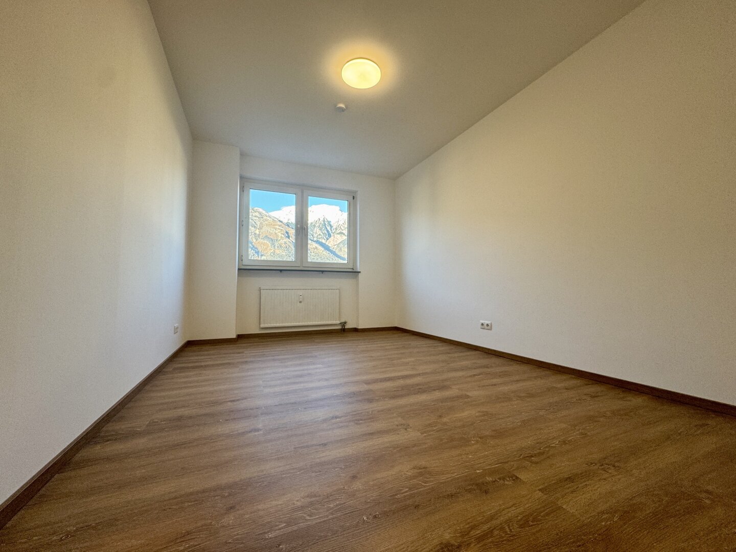 Wunderschöne 3 Zimmerwohnung mit extra Küche, Balkon und Einzelgarage - Nähe Schwimmbad in Hall in Tirol