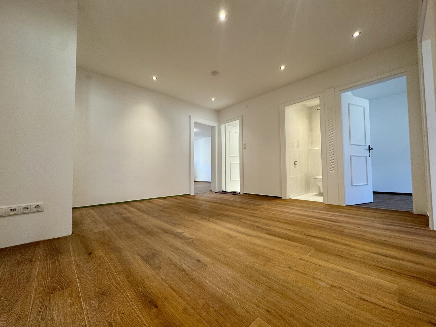 Wunderschöne 3 Zimmerwohnung mit extra Küche, Balkon und Einzelgarage - Nähe Schwimmbad in Hall in Tirol