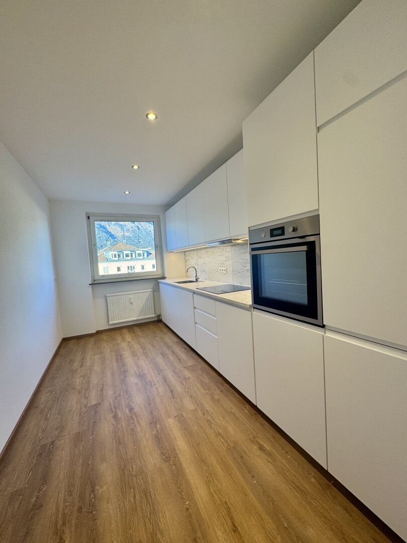 Wunderschöne 3 Zimmerwohnung mit extra Küche, Balkon und Einzelgarage - Nähe Schwimmbad in Hall in Tirol