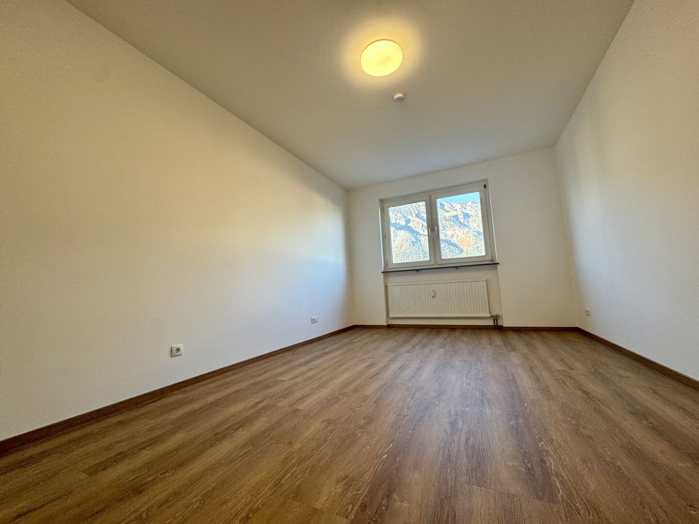 Wunderschöne 3 Zimmerwohnung mit extra Küche, Balkon und Einzelgarage - Nähe Schwimmbad in Hall in Tirol