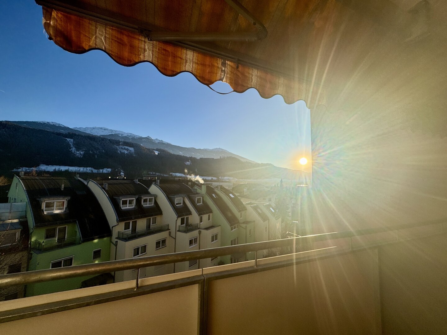 Wunderschöne 3 Zimmerwohnung mit extra Küche, Balkon und Einzelgarage - Nähe Schwimmbad in Hall in Tirol