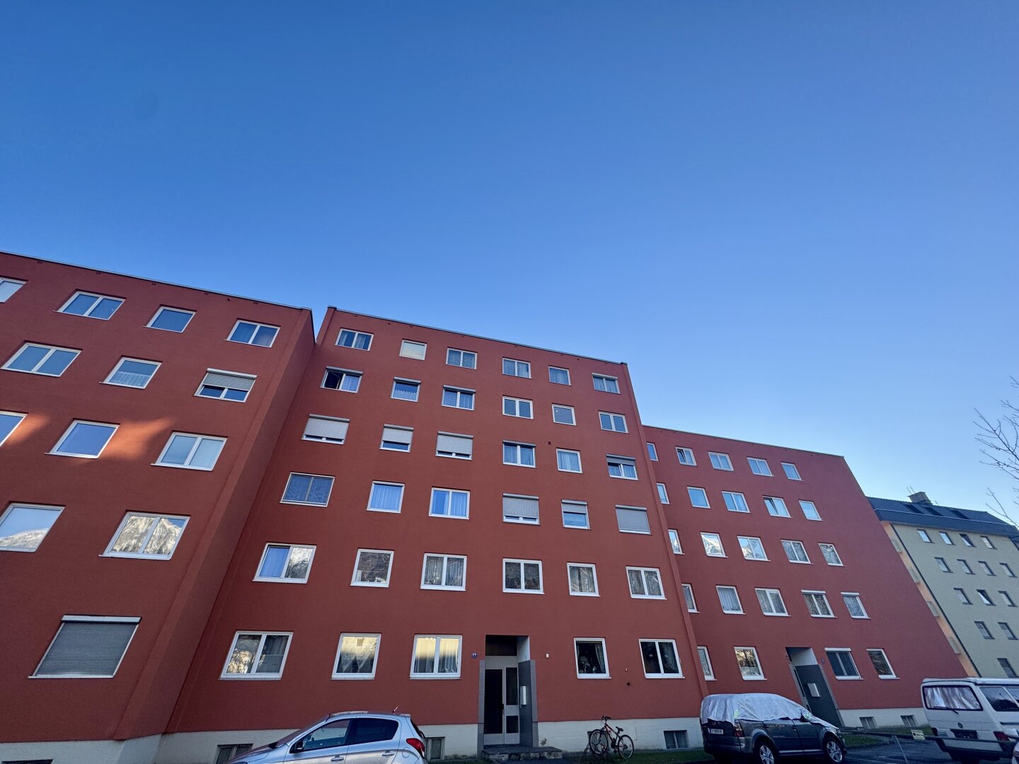 Wunderschöne 3 Zimmerwohnung mit extra Küche, Balkon und Einzelgarage - Nähe Schwimmbad in Hall in Tirol