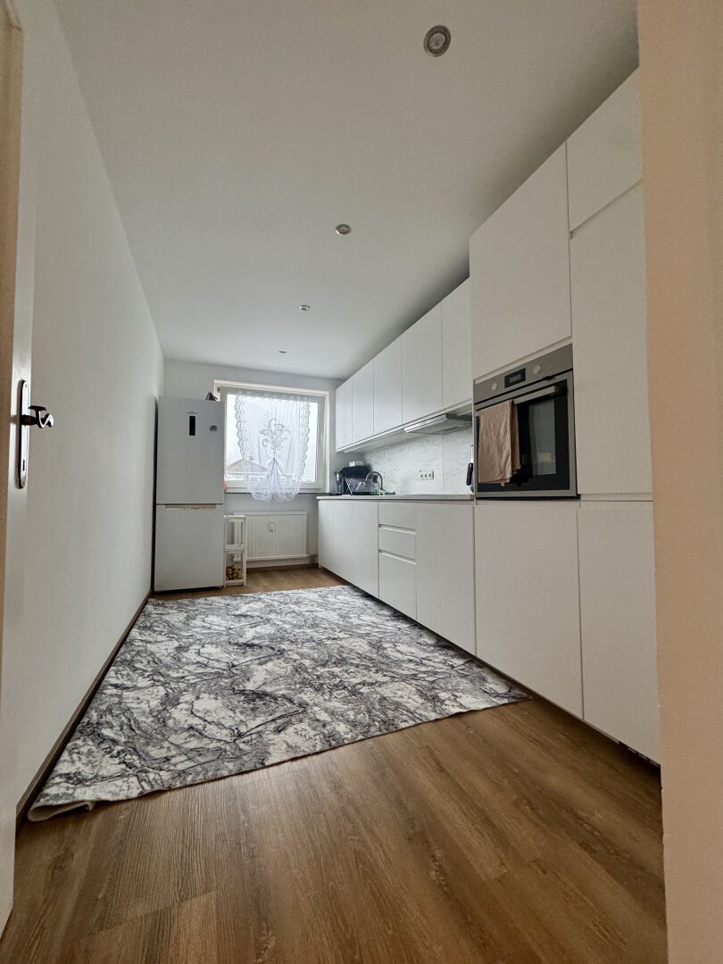 Wunderschöne 3 Zimmerwohnung mit extra Küche, Balkon und Einzelgarage - Nähe Schwimmbad in Hall in Tirol