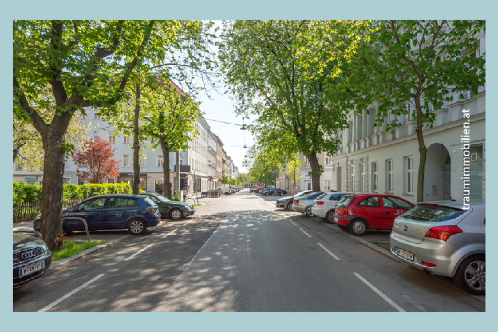 WOHNUNG MIT GRÜNEM INNENHOF