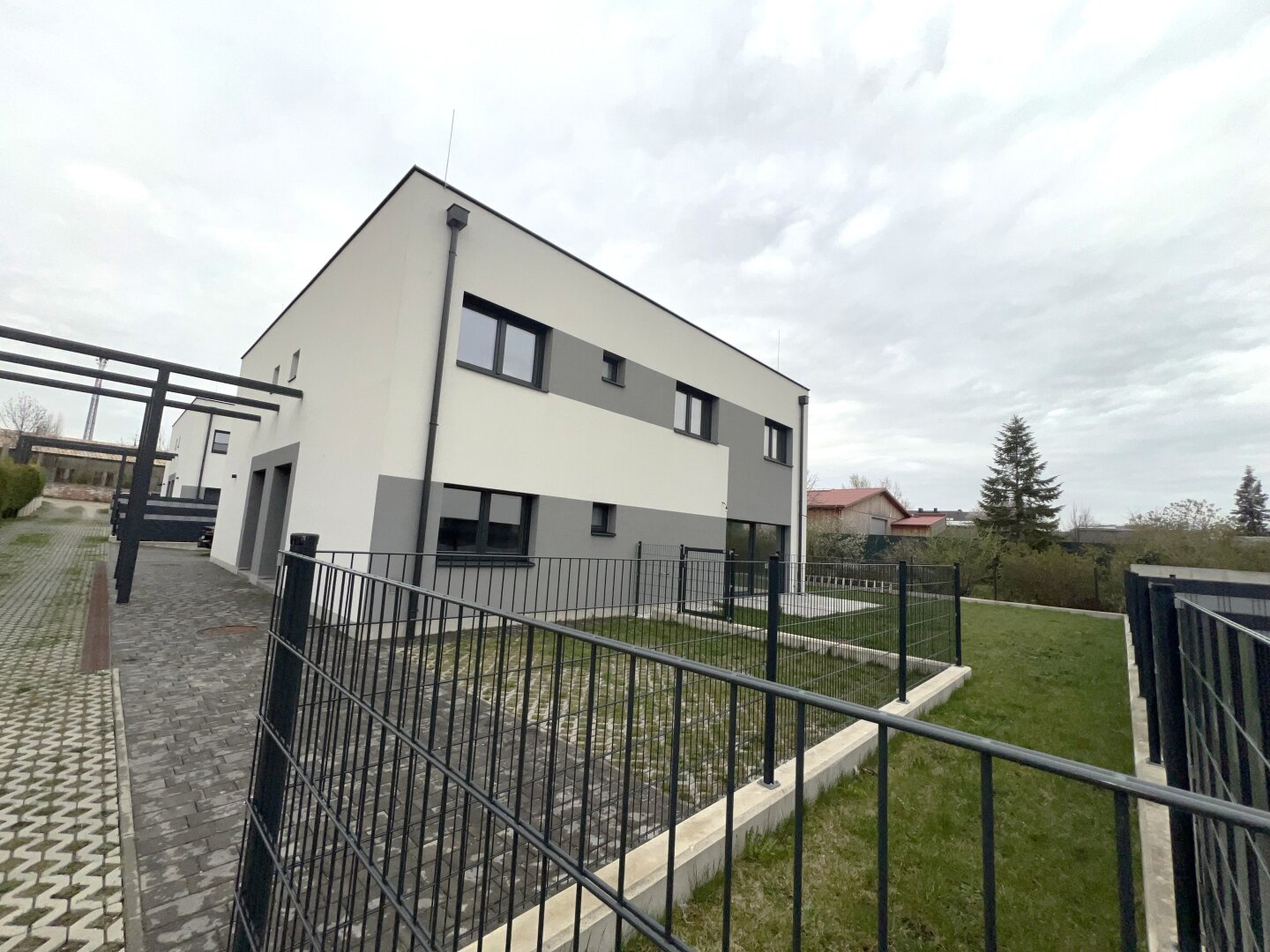 BELAGSFERTIG Moderne und großzügige Doppelhaushälfte!