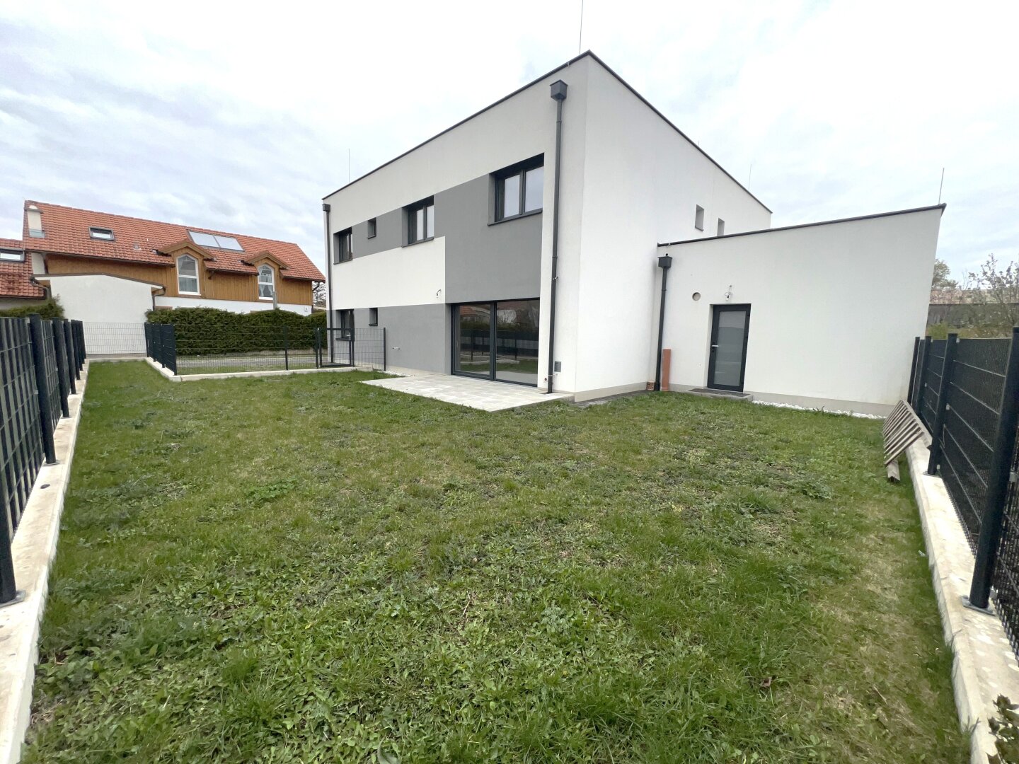 BELAGSFERTIG Moderne und großzügige Doppelhaushälfte!