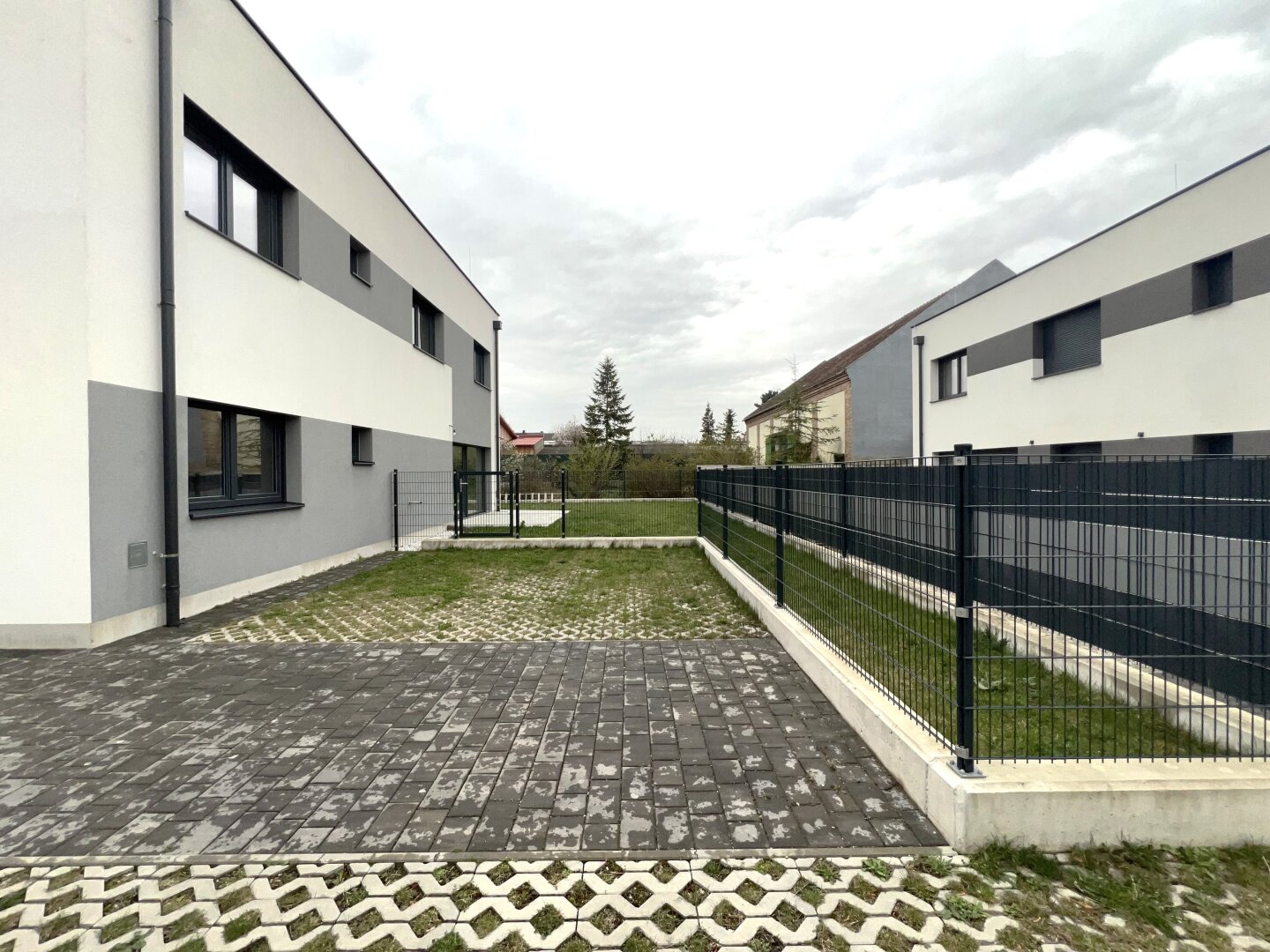 BELAGSFERTIG Moderne und großzügige Doppelhaushälfte!