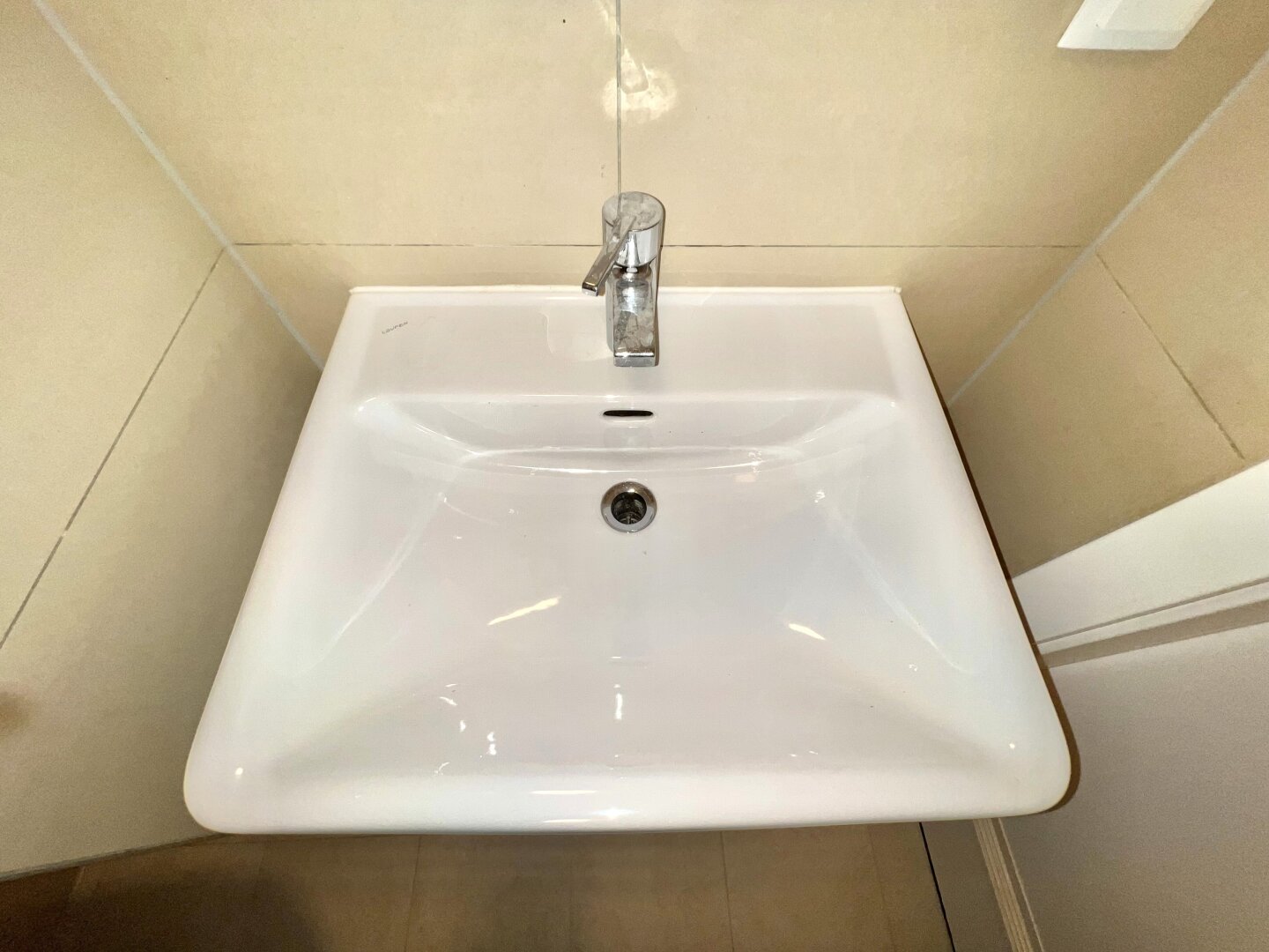 Kandlgasse Dachgeschosswohnung vis a vis U-Bahnlinie Burggasse-Stadthalle!