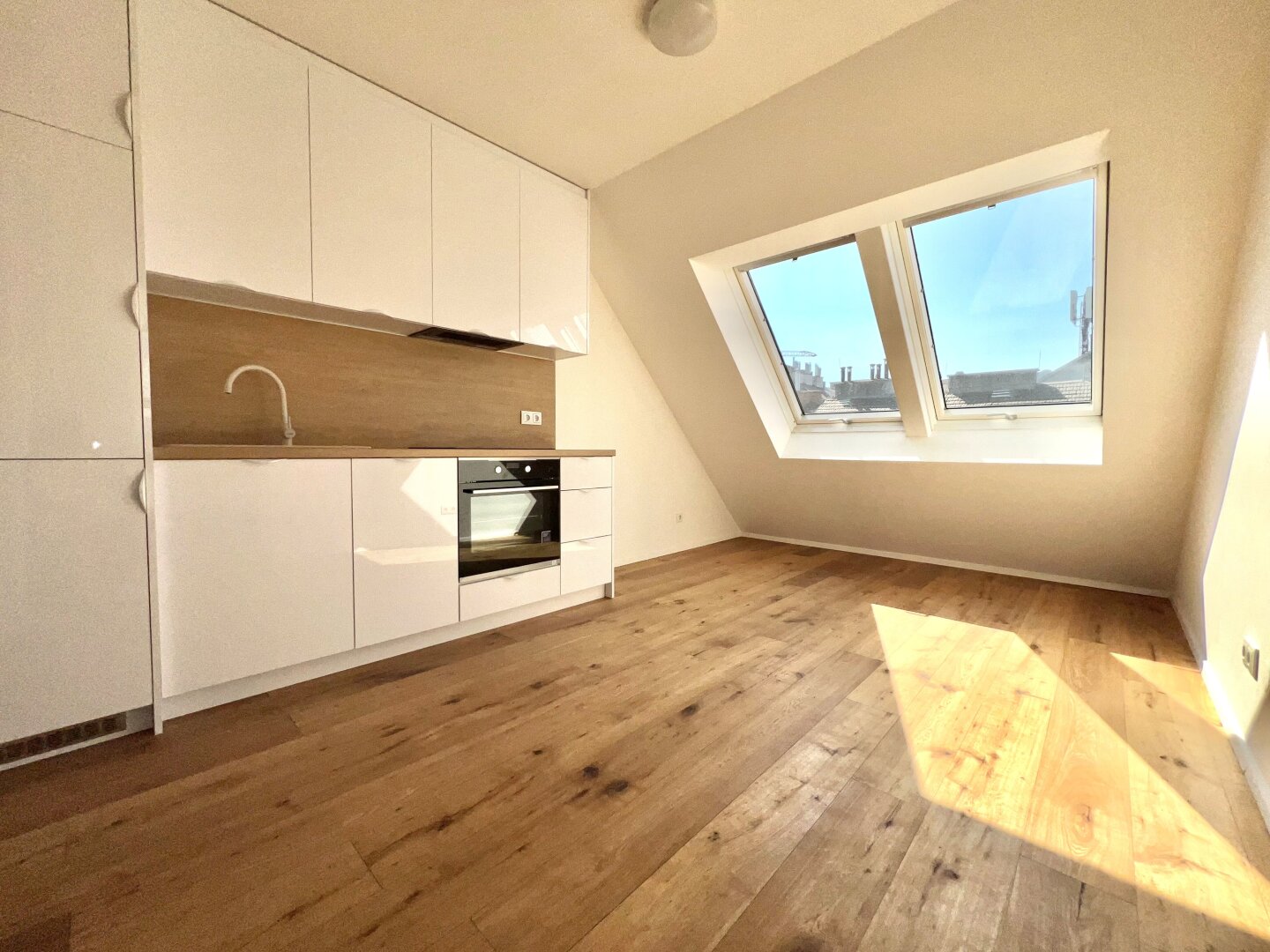 Kandlgasse DACHGESCHOSS - ANLAGEWOHNUNG  U-Bahnlinie Burggasse-Stadthalle!
