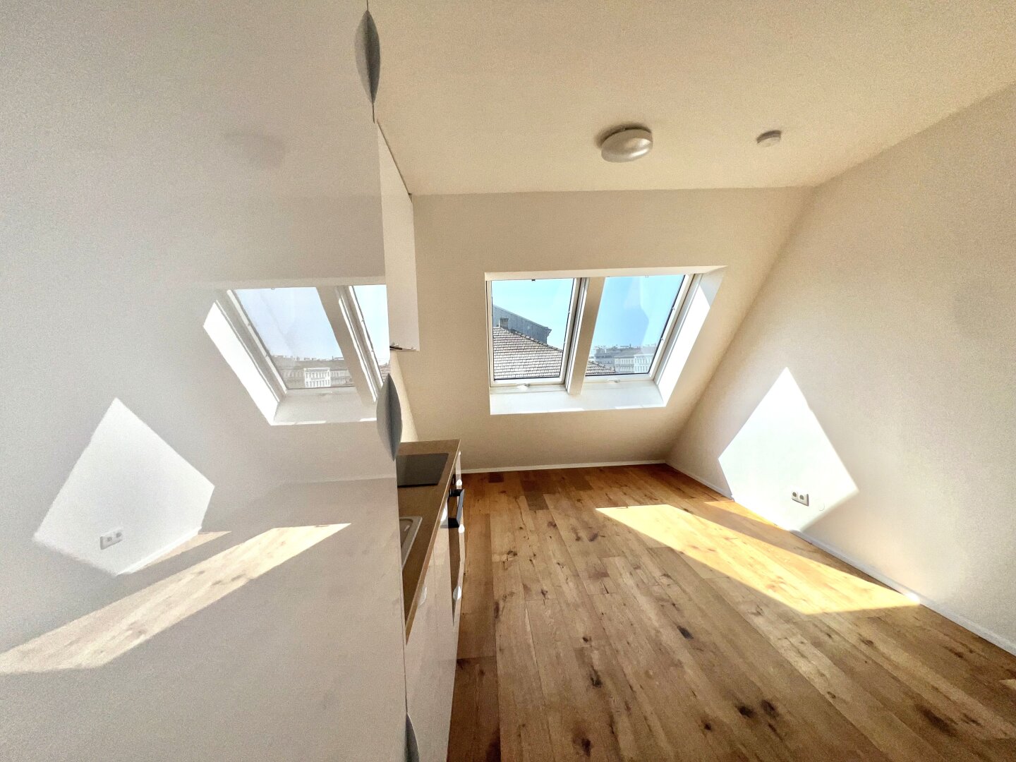 Kandlgasse DACHGESCHOSS - ANLAGEWOHNUNG  U-Bahnlinie Burggasse-Stadthalle!