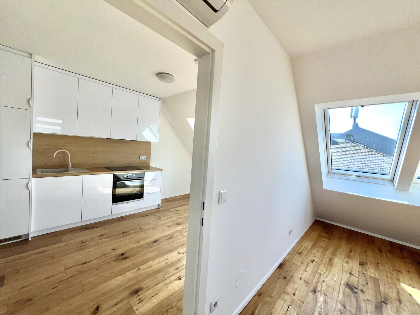 Neubaugürtel DACHGESCHOSS - ANLAGEWOHNUNG  U-Bahnlinie Burggasse-Stadthalle!