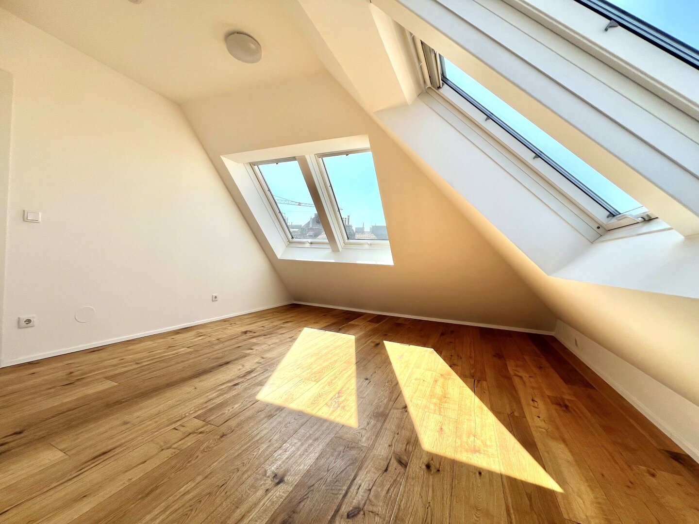 Neubaugürtel DACHGESCHOSS - ANLAGEWOHNUNG  U-Bahnlinie Burggasse-Stadthalle!