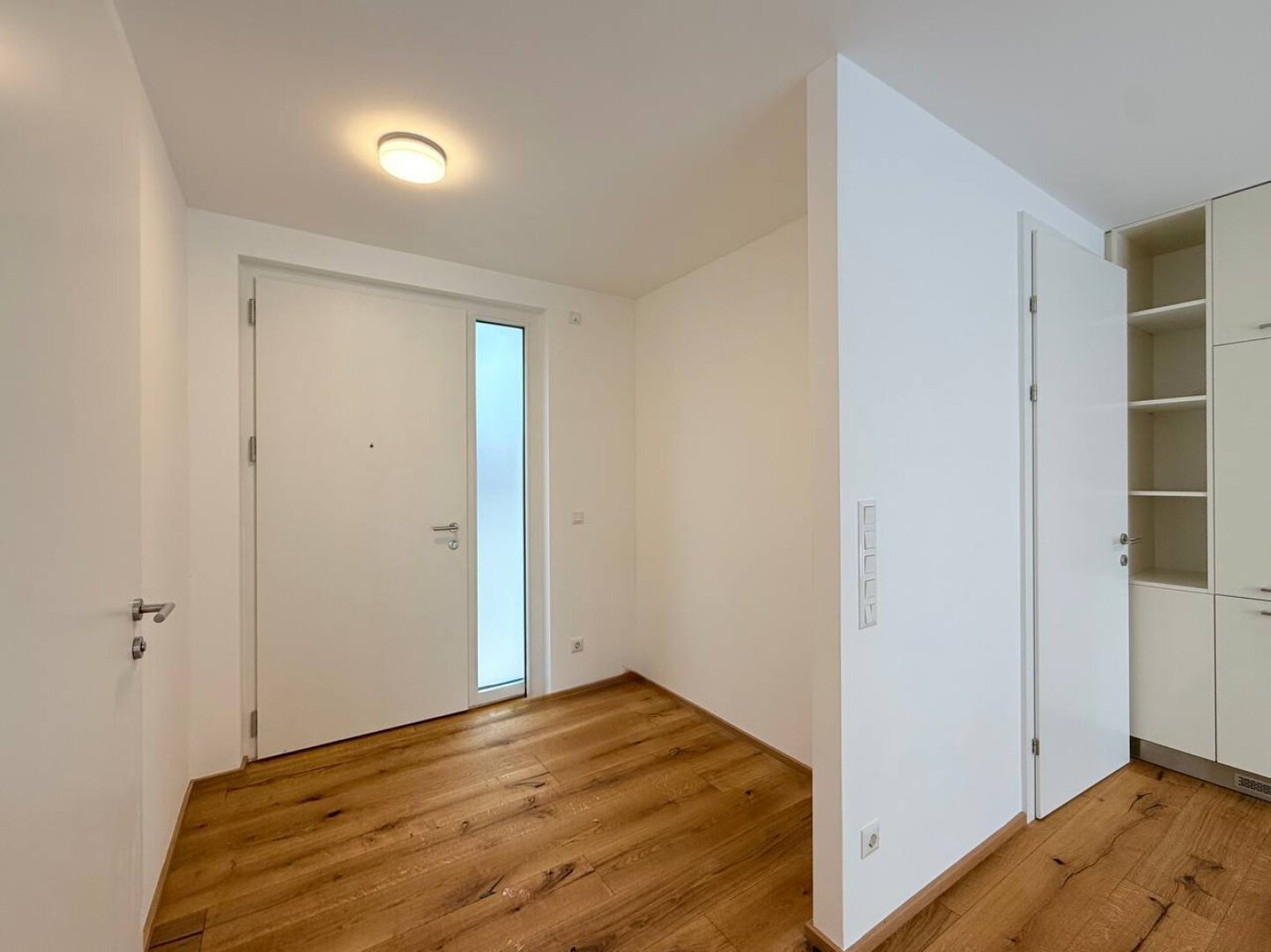 HOCHWERTIGE DOPPELHAUSHÄLFTE MIT GARTEN - STELLPLÄTZE - KELLER IN TRAUMHAFTER LAGE!