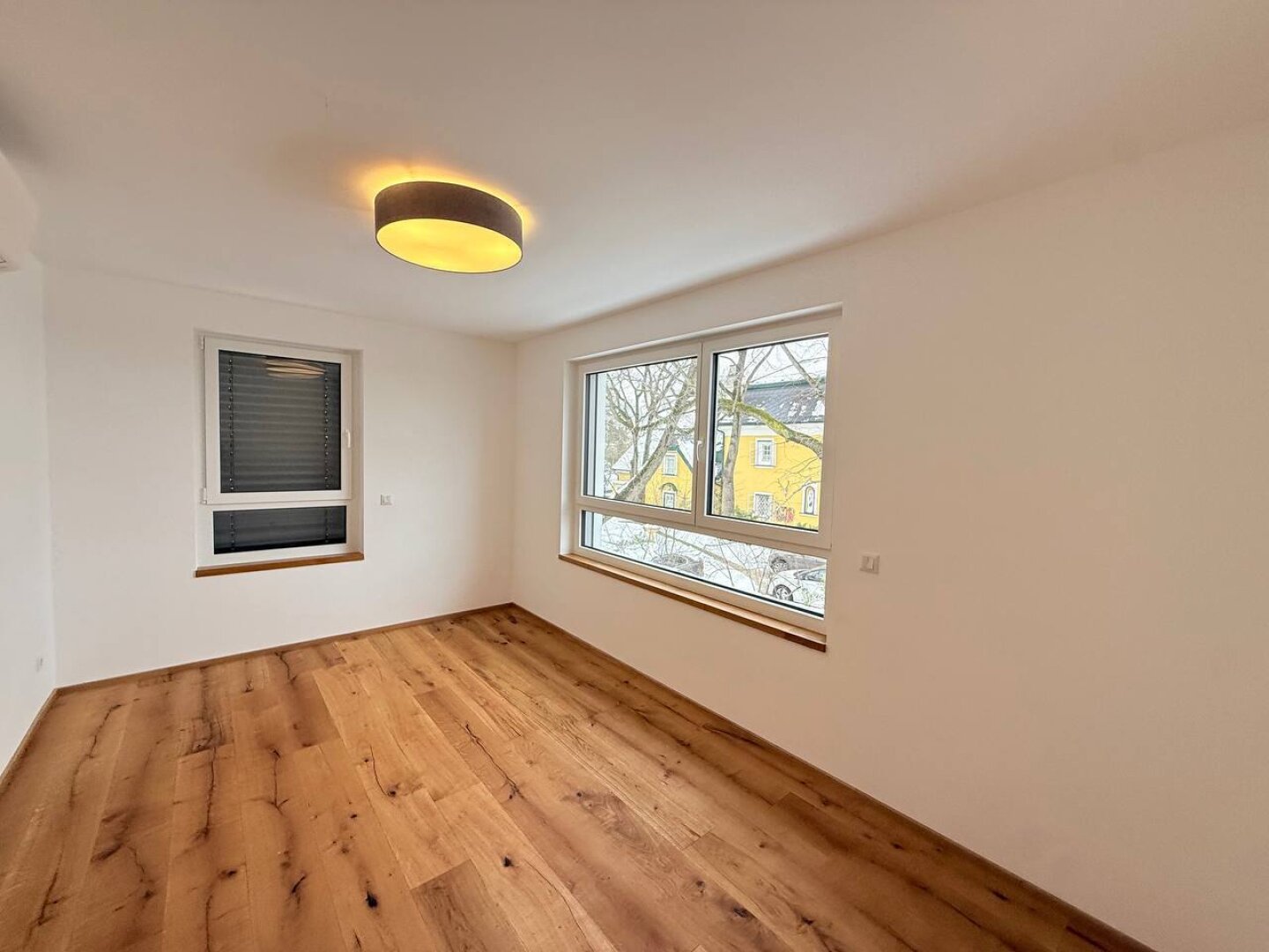 HOCHWERTIGE DOPPELHAUSHÄLFTE MIT GARTEN - STELLPLÄTZE - KELLER IN TRAUMHAFTER LAGE!