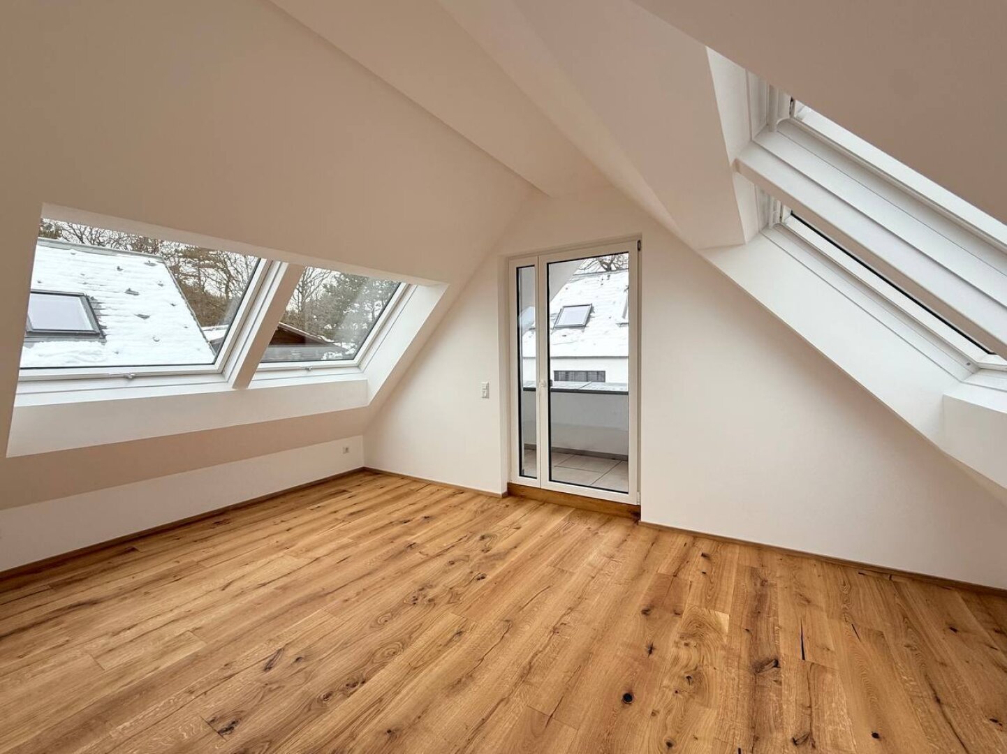 HOCHWERTIGE DOPPELHAUSHÄLFTE MIT GARTEN - STELLPLÄTZE - KELLER IN TRAUMHAFTER LAGE!