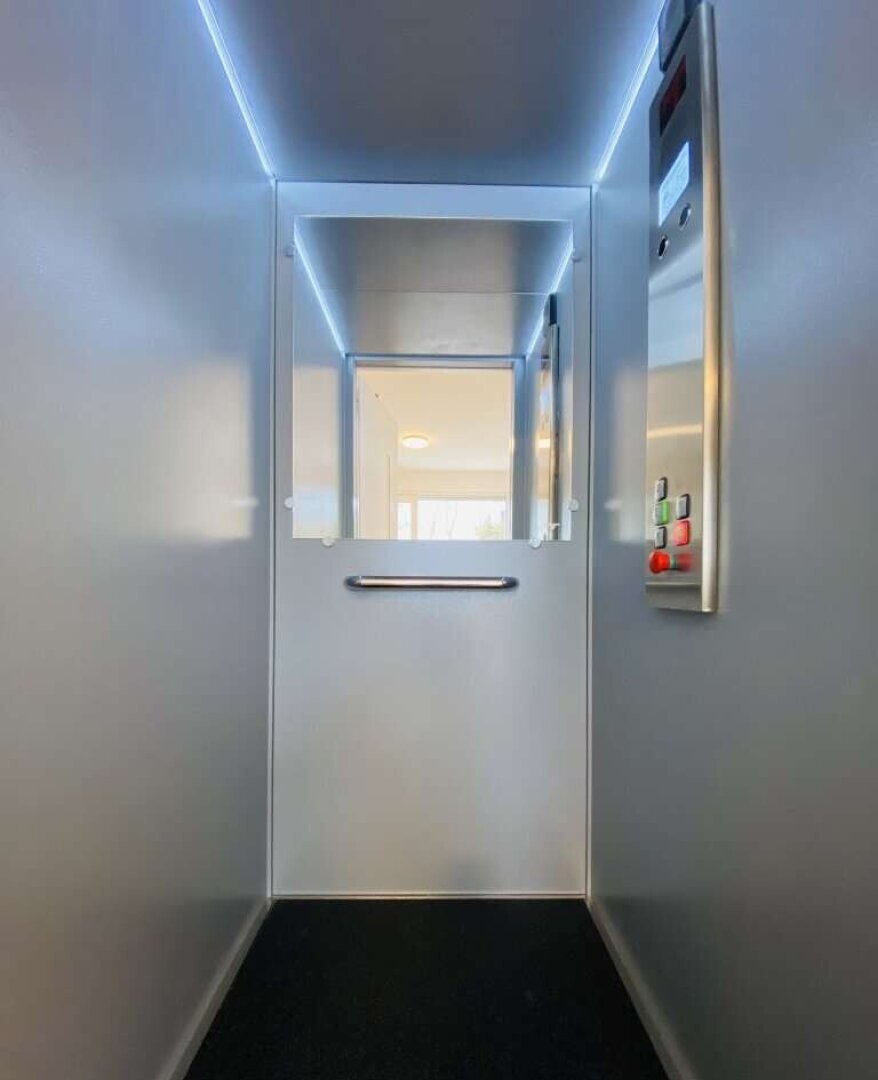 HOCHWERTIGE DOPPELHAUSHÄLFTE MIT GARTEN - STELLPLÄTZE - KELLER IN TRAUMHAFTER LAGE!