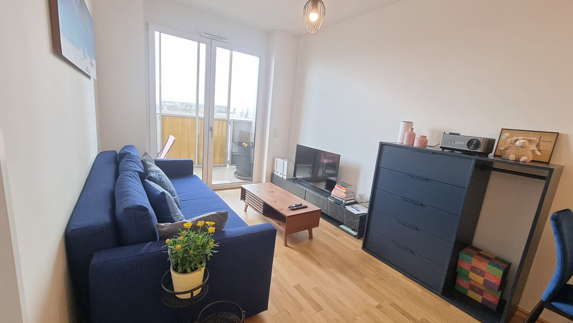 Möblierte 2-Zi-Wohnung Q Tower – 9. OG mit Süd-Balkon (1030)