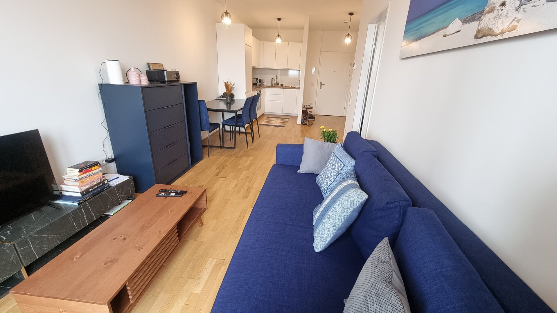 Möblierte 2-Zi-Wohnung Q Tower – 9. OG mit Süd-Balkon (1030)