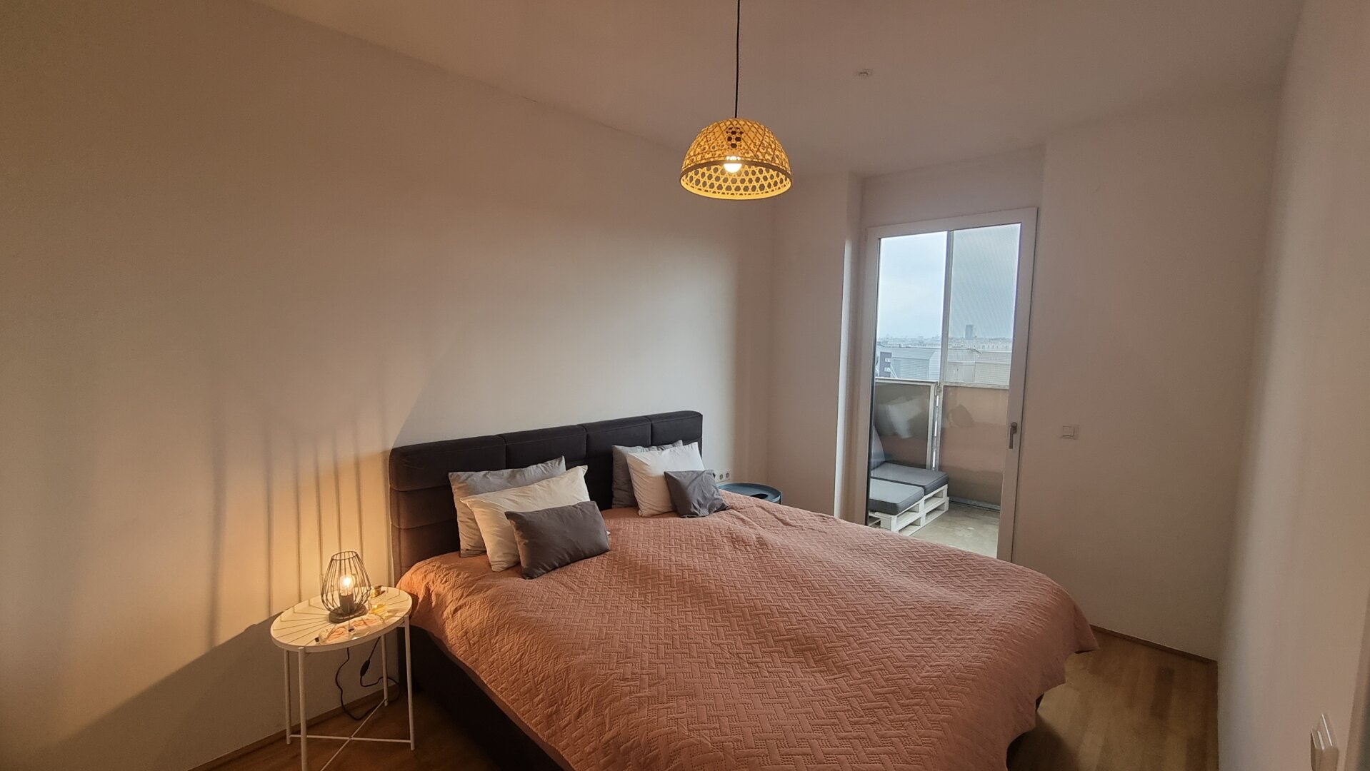 Möblierte 2-Zi-Wohnung Q Tower – 9. OG mit Süd-Balkon (1030)