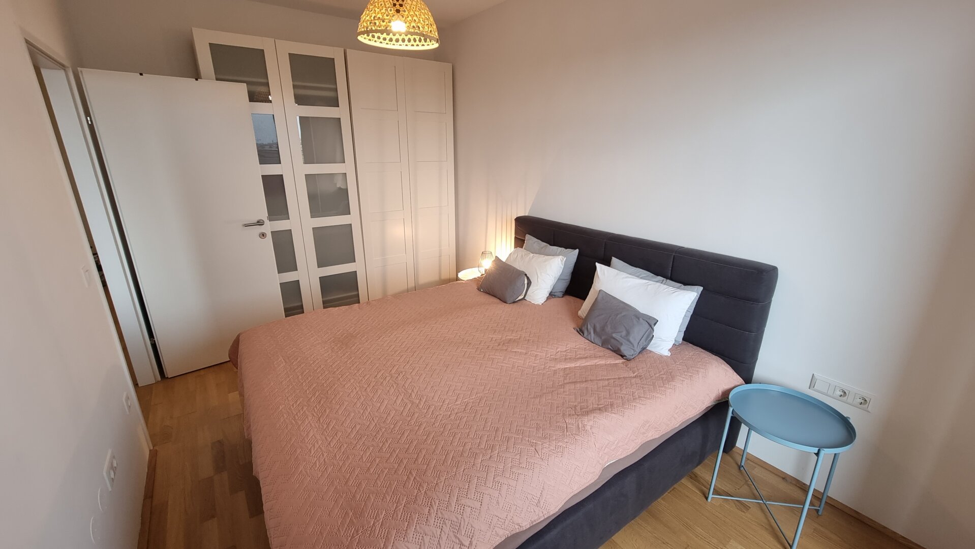 Möblierte 2-Zi-Wohnung Q Tower – 9. OG mit Süd-Balkon (1030)