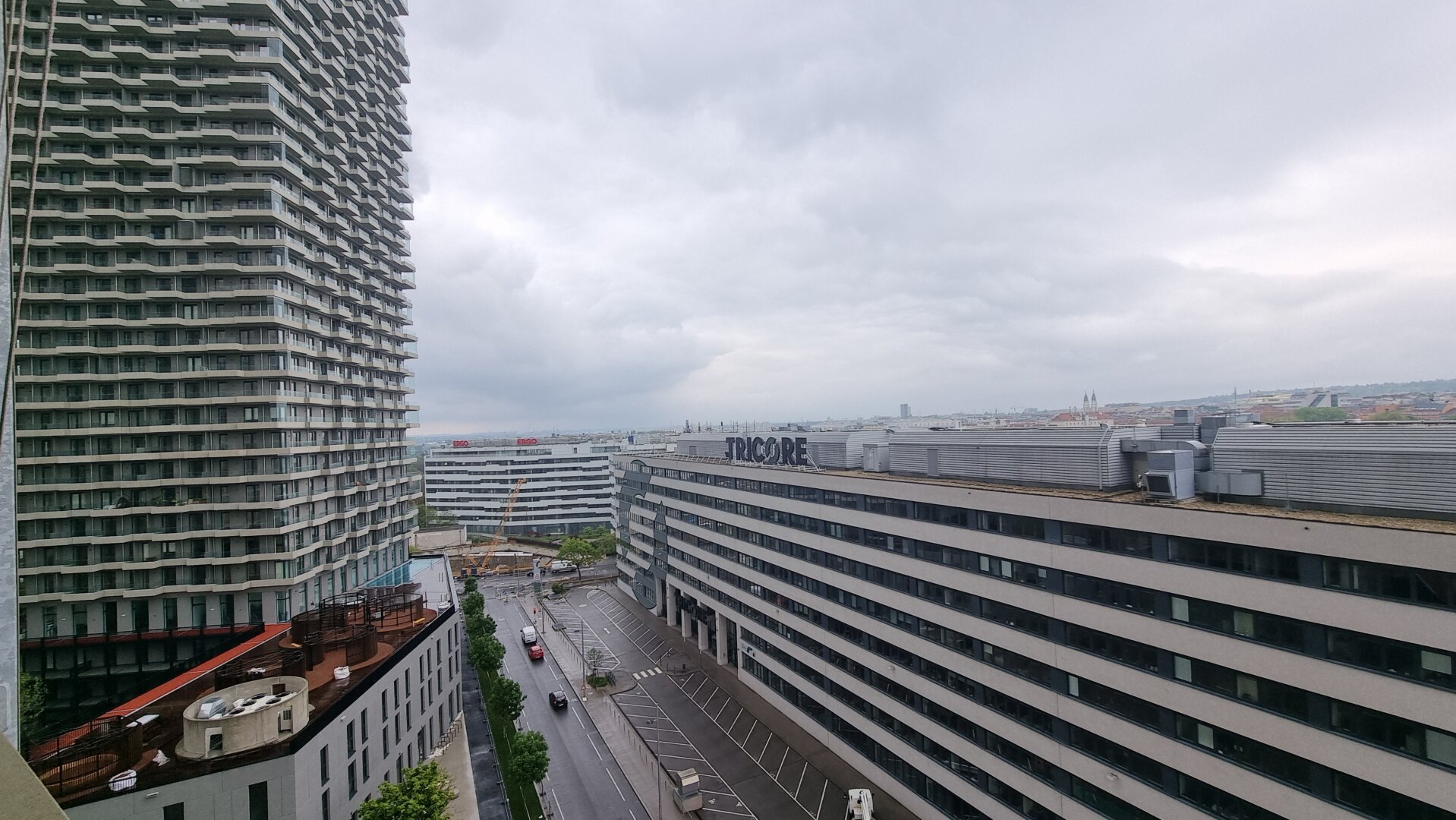 Möblierte 2-Zi-Wohnung Q Tower – 9. OG mit Süd-Balkon (1030)