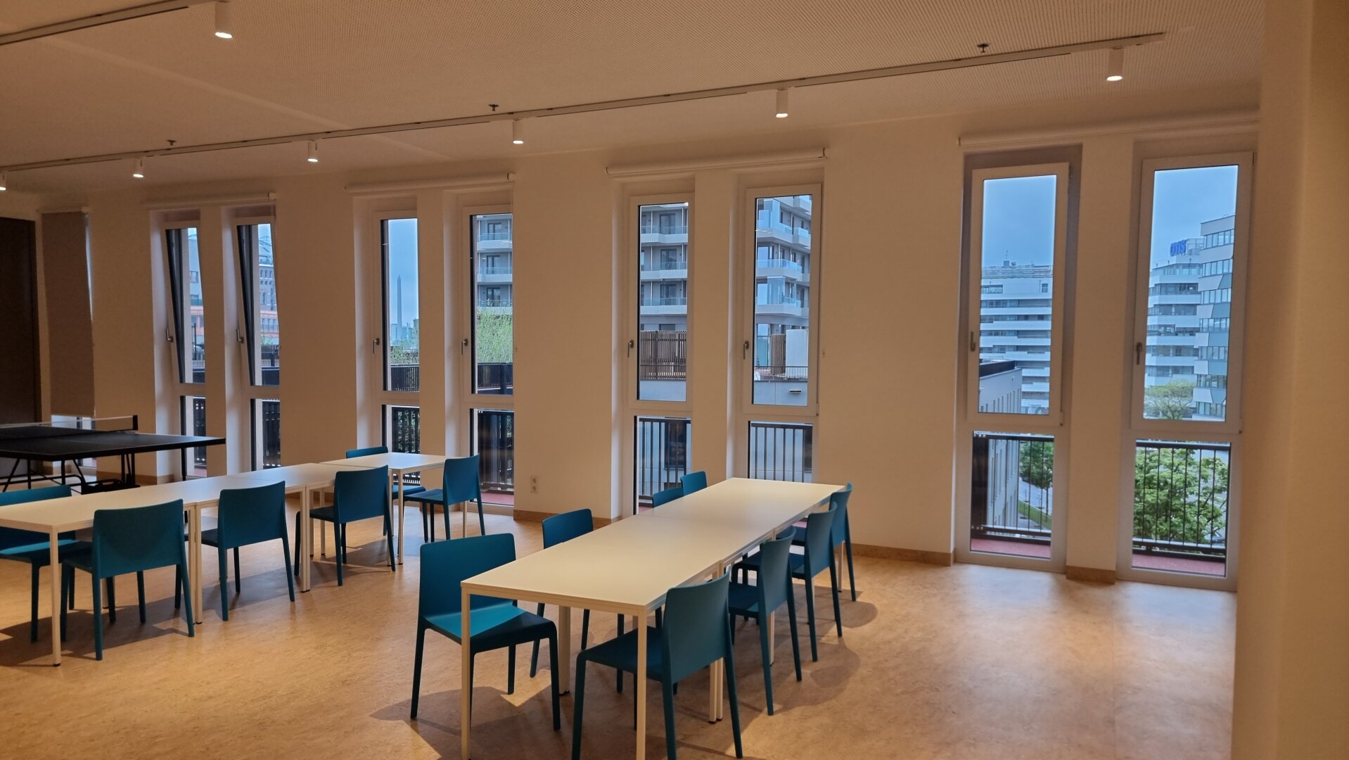 Möblierte 2-Zi-Wohnung Q Tower – 9. OG mit Süd-Balkon (1030)