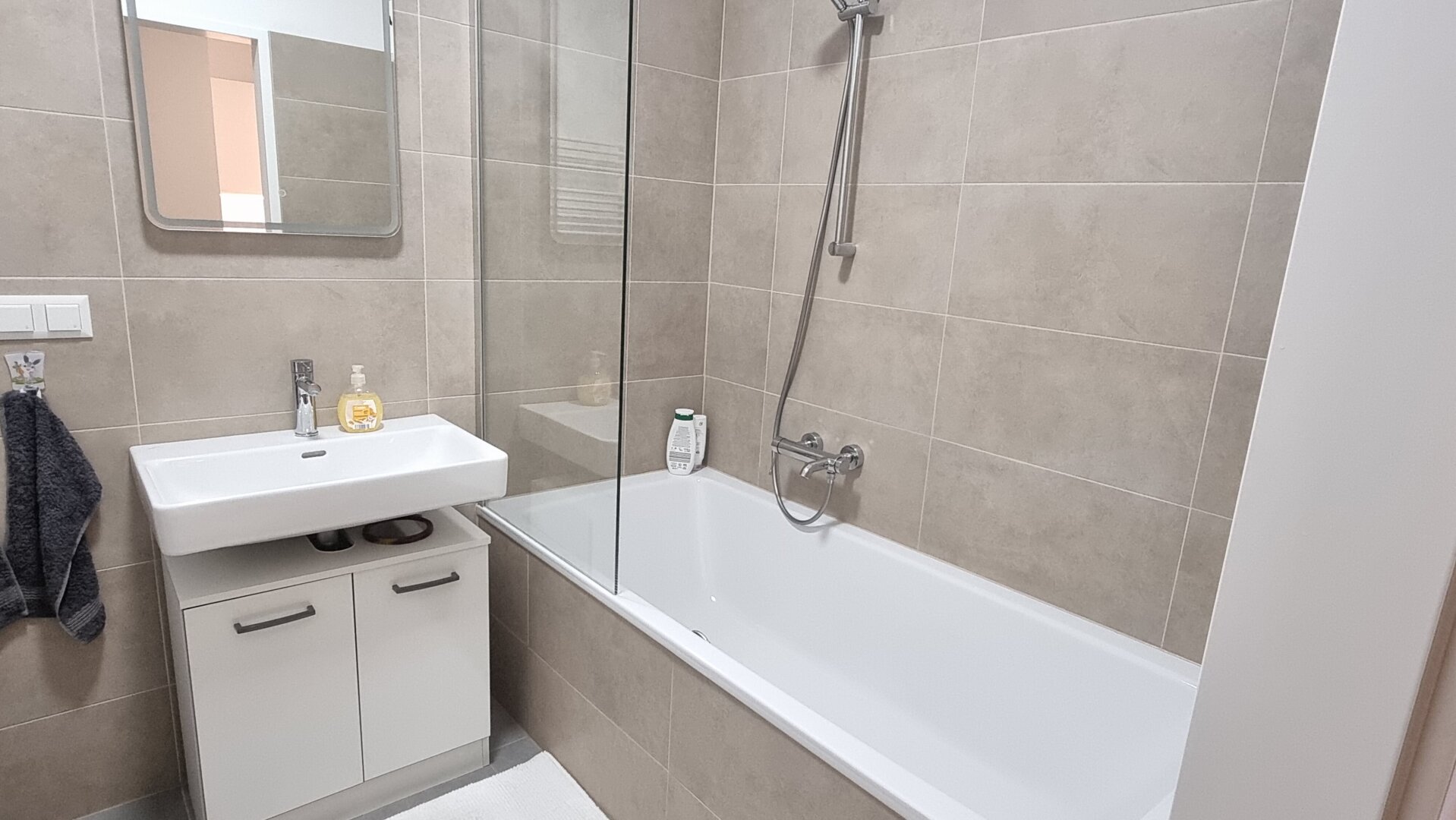 Moderne 2-Zi-Wohnung mit Südbalkon, Fußbodenheizung & Aufzug im 9. Stock, 1030 Wien!