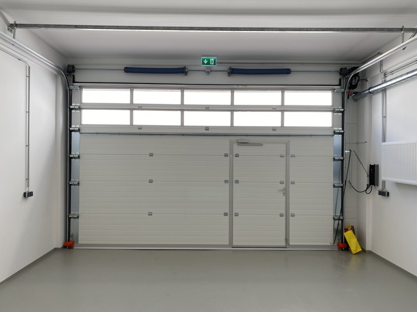 Halle 87m² mit ebenerdiger Einfahrt in Top Lage im Industriezentrum