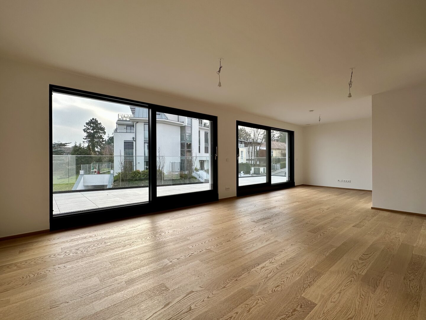 2-Zimmer-Luxuswohnung im Grünen - Dachterrasse - Balkon mit Fernblick - Wärmepumpe!