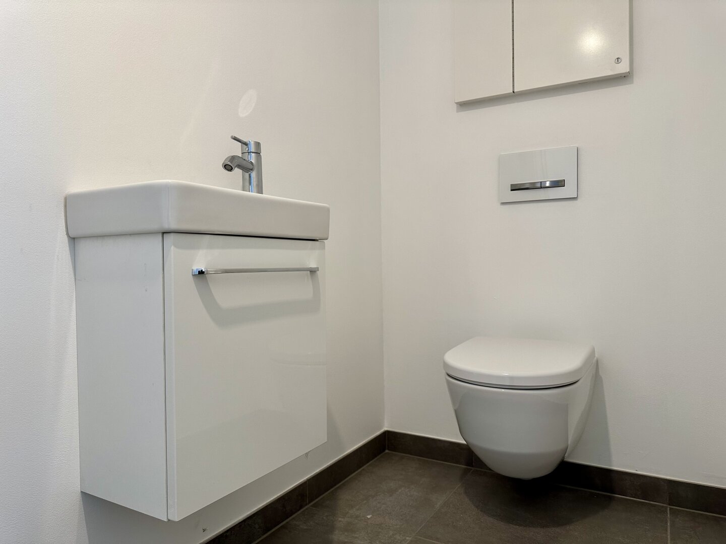 2-Zimmer-Luxuswohnung im Grünen - Dachterrasse - Balkon mit Fernblick - Wärmepumpe!