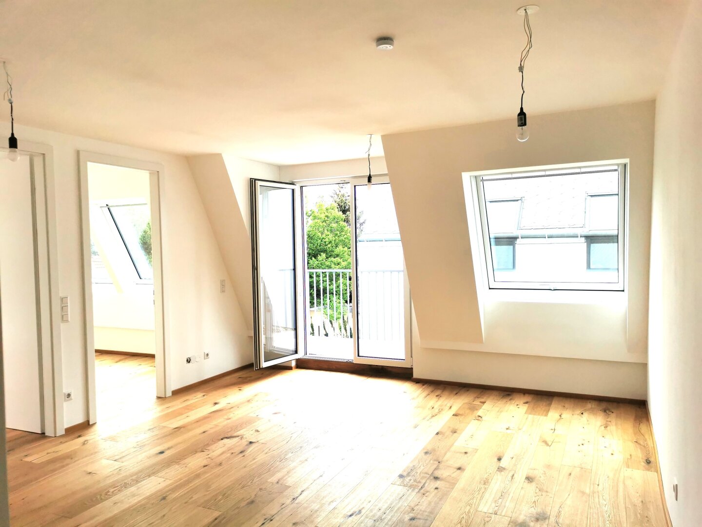 Moderne DG-Terrassenwohnung mit Parkplatz nahe U1(Großfeldsiedlung 5.Min)