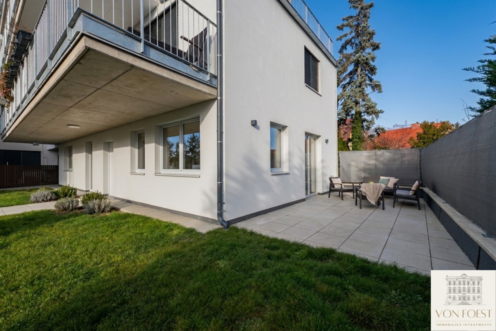Großzügige Neubau-Wohnung mit privatem Garten und Sonnen-Terrasse