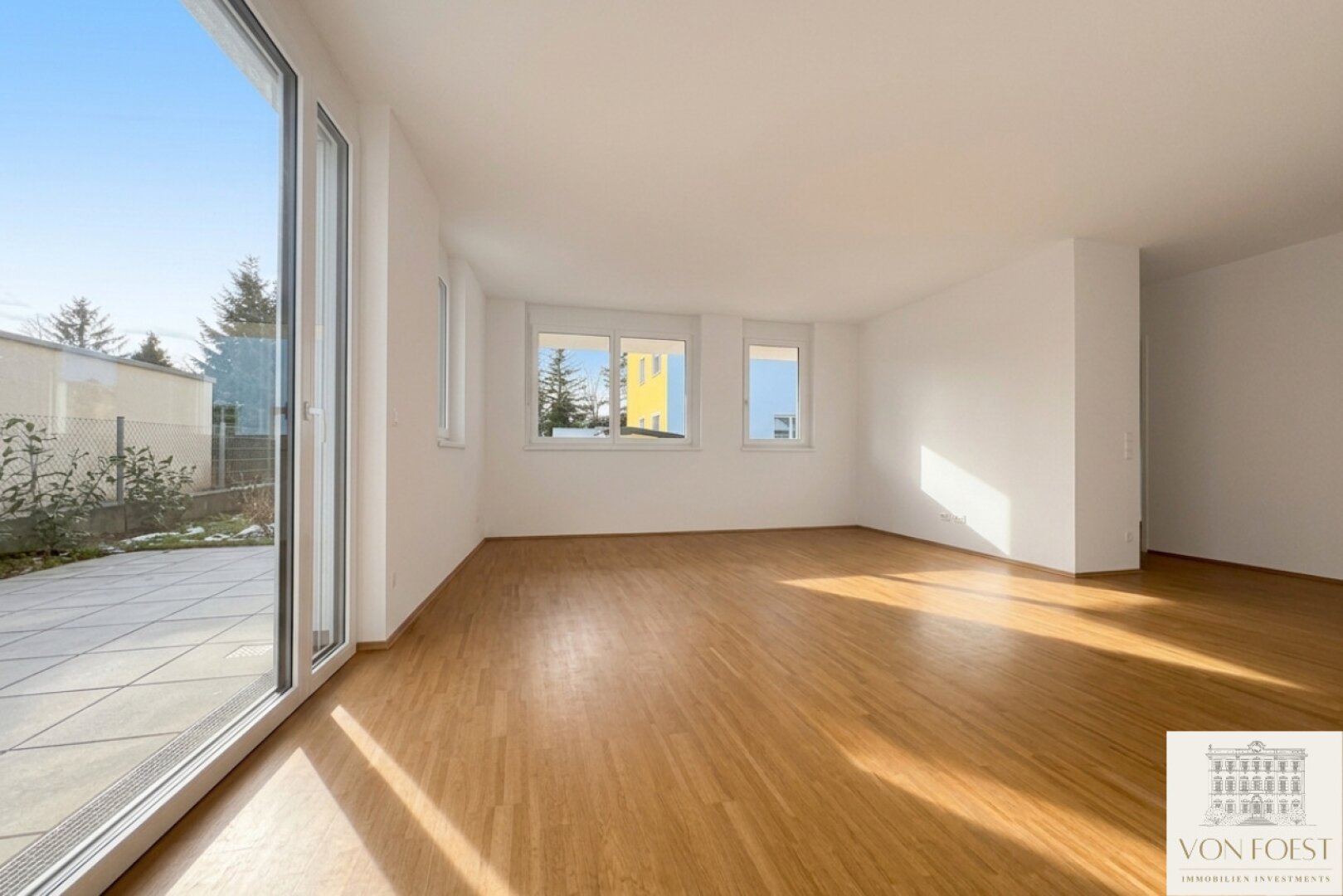 Großzügige Neubau-Wohnung mit privatem Garten und Sonnen-Terrasse